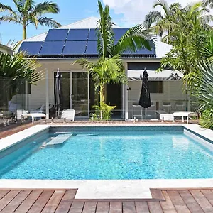 Byron Palms & - Adults Only Bed & Breakfast